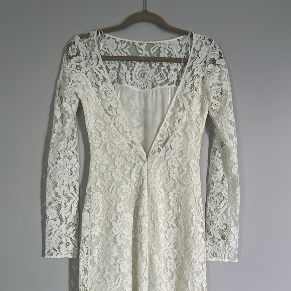 Pinko Cream Long Sleeve lace Dress
Size 4 - Picture 6 of 13